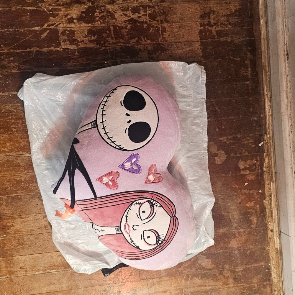 Nightmare before Christmas Valentine's heartshaped  pillow Skellington & Sally